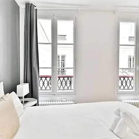 Grand Prestigieux Et A *